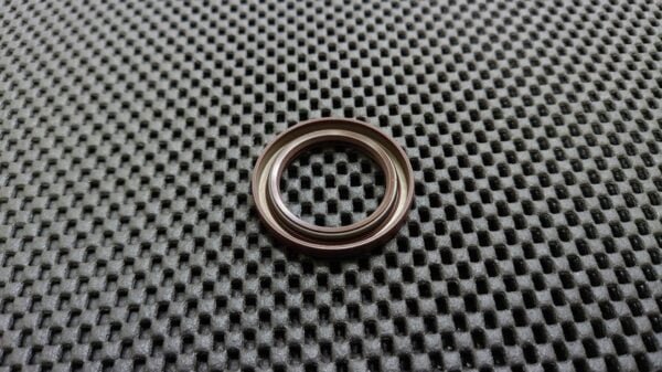 OEM 4AG 16/20 valve oil pump/oil seal - Image 2