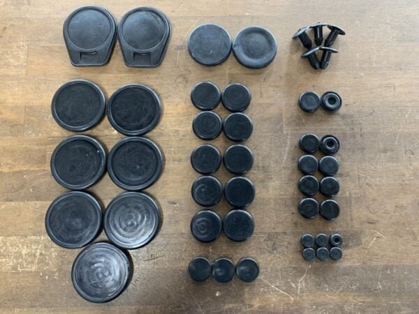 Skyline C10 2D/4D Interior Floor Rubber Grommet Set