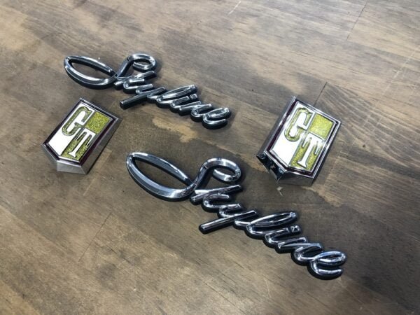 Skyline C10 2 Door Gold GT-X and Skyline Emblem Set