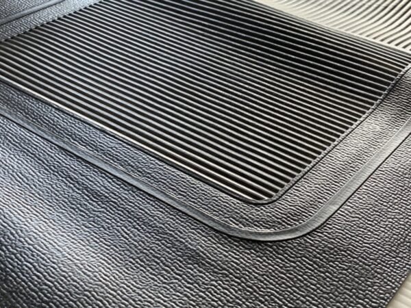 Skyline C10 4 Door Vinyl Floor Mat Set of 6 - Image 2