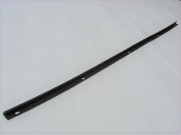 Skyline C10 2D/4D Cowl Top Rubber Strip