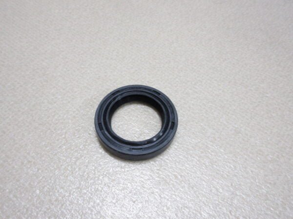 Sunny B110 Steering Gear Box Sector Shaft Oil Seal