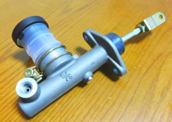 Bluebird 510 Clutch Master Cylinder 5/8
