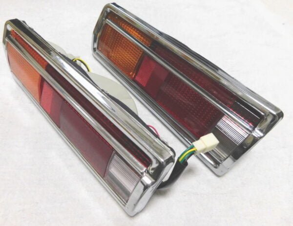 Bluebird 510 Rear Taillight Set - Image 4