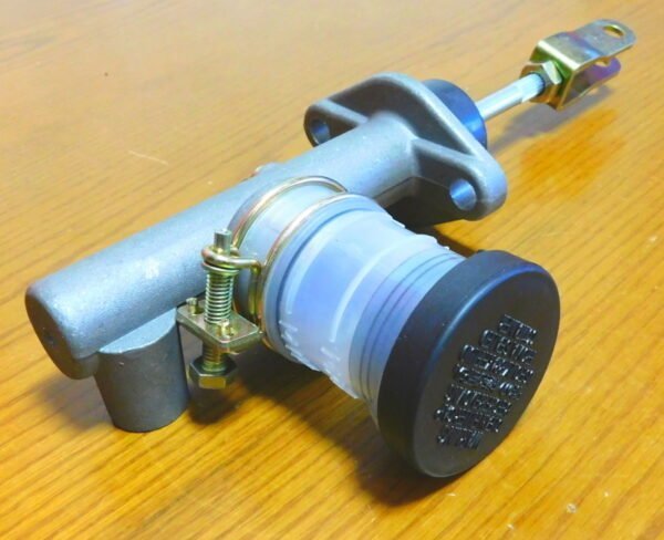 Bluebird 510 Clutch Master Cylinder 5/8 - Image 3